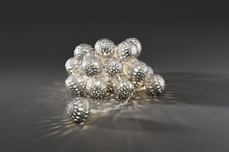 Slynge 24 metallballer sølv varmhvite LED